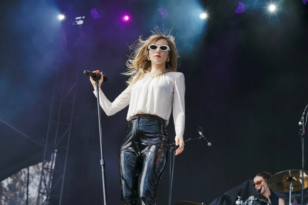 Suki Waterhouse tickets